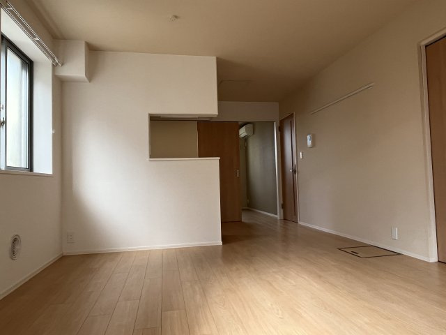 メゾン　プレゾンの居間・リビング|同建物別室参考写真