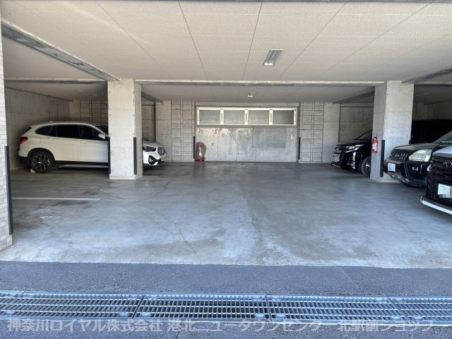 【駐車場】