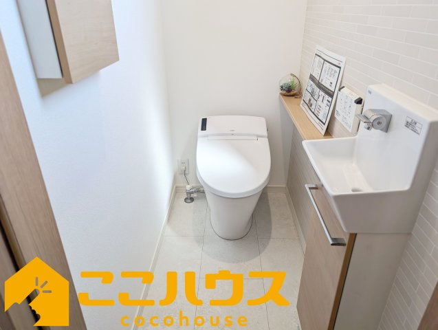 ガーデンアレイ沖縄市大里II期　中古戸建て　1号棟のトイレ|高機能トイレ