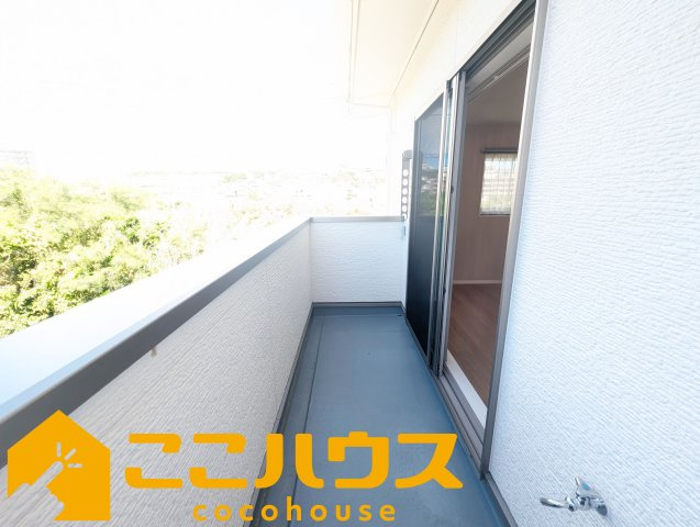 ガーデンアレイ沖縄市大里II期　中古戸建て　1号棟のバルコニー|日常使いしやすいバルコニー