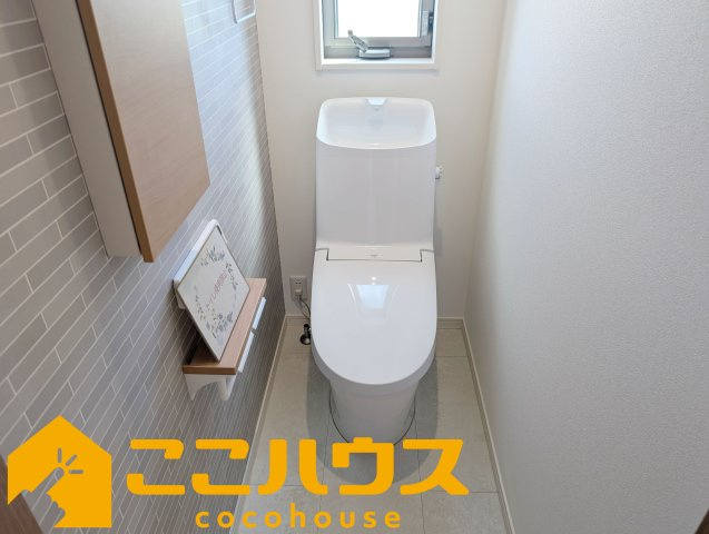 ガーデンアレイ沖縄市大里II期　中古戸建て　1号棟のトイレ|2階トイレ