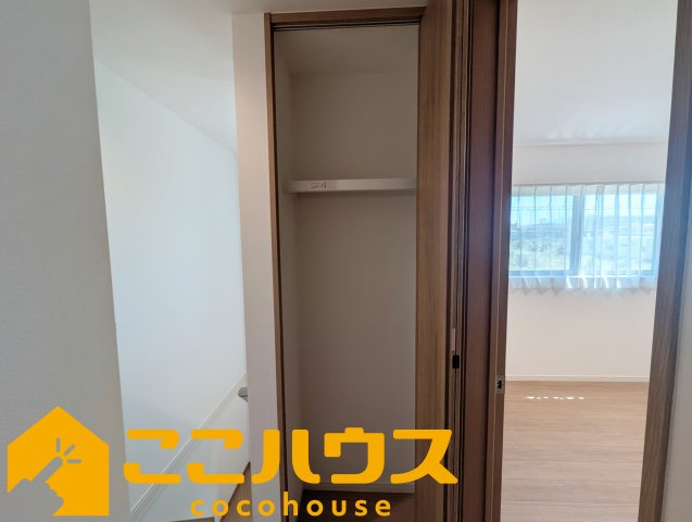 ガーデンアレイ沖縄市大里II期　中古戸建て　1号棟の収納|2階の廊下にある便利な収納♪