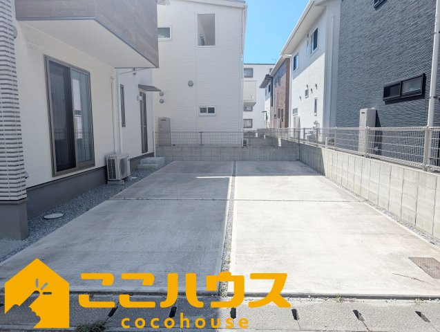 ガーデンアレイ沖縄市大里II期　中古戸建て　1号棟の駐車場|駐車4台可◎　※車種によります