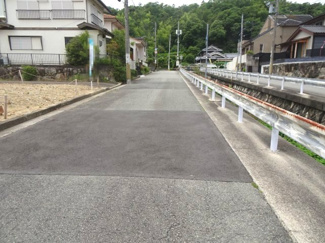 【前面道路含む現地写真】 | 川西市清和台西4丁目4の82　建築条件無土地