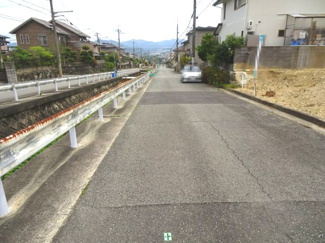 【前面道路含む現地写真】 | 川西市清和台西4丁目4の82　建築条件無土地
