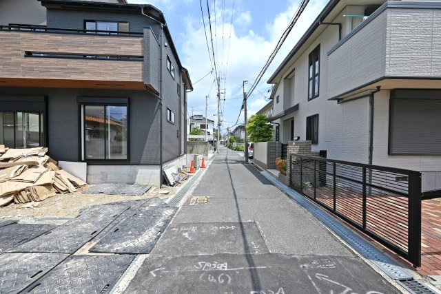 ブルーミングガーデン鈴原町8丁目新築戸建て│3LDK+駐車2台可の前面道路含む現地写真|前面道路は東側4.0ｍ公道です。
