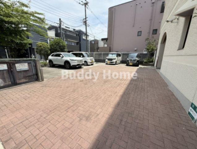アルトリーベ背戸口の駐車場