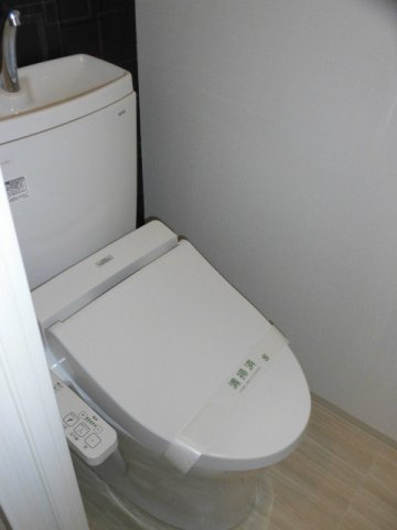 大阪市中央区谷町６丁目の賃貸マンションのトイレ