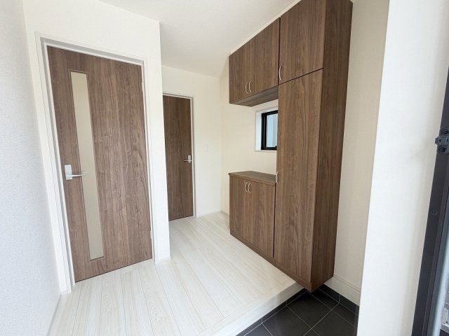 三郷市高州1丁目　新築戸建　全1棟の玄関|同施工会社の参考写真になります。