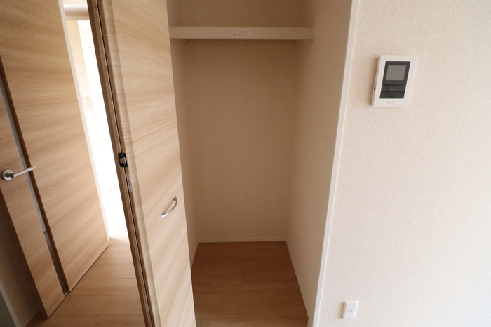 クレール湘南台V Aのその他|キッチン横の物入