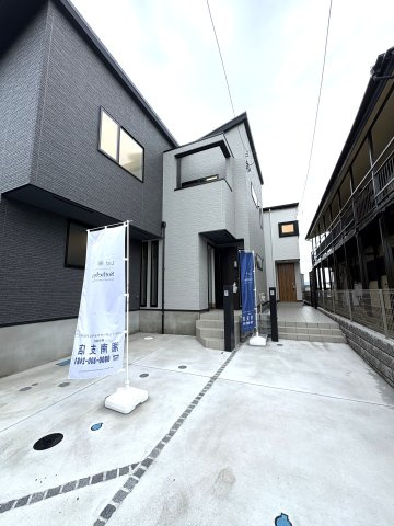 Walk to Tsujido, Live in Peace. 駅も、家族時間も、どちらも近くにの駐車場