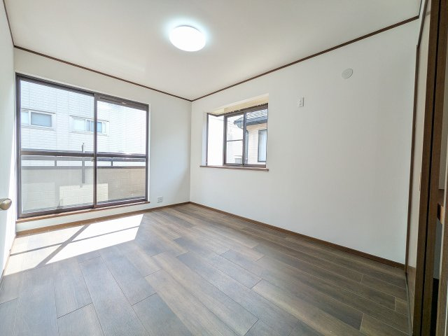 八王子市　絹ケ丘　中古戸建ての子供部屋|～2階バルコニーに面している洋室です～