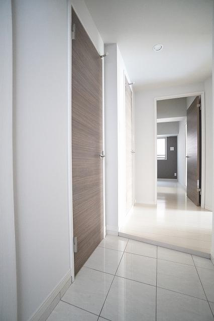 MODERNASPIRATION平尾駅前の玄関
