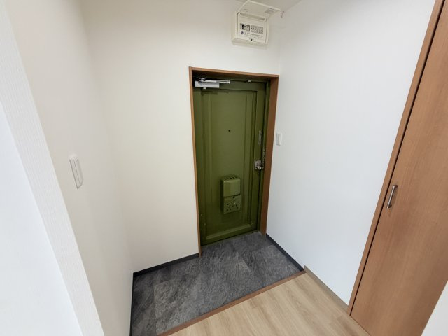 奥野ハイツの玄関