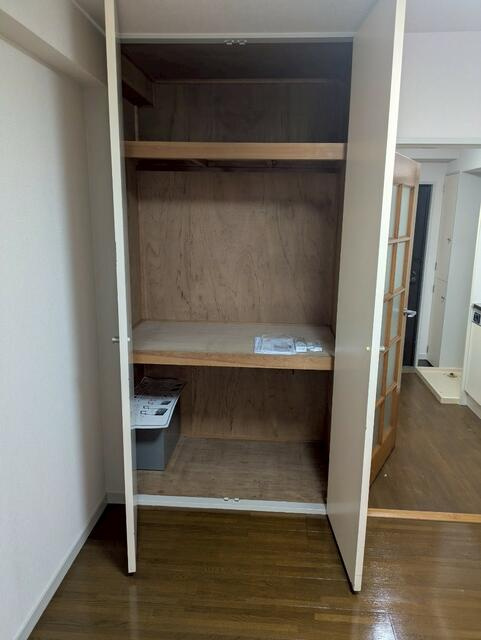天井までの高さの物入です