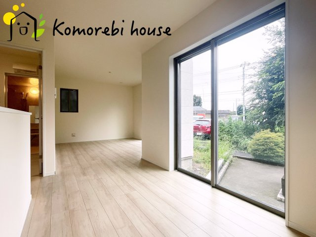 さいたま市見沼区堀崎町1159番　新築一戸建て　ハートフルタウン　Eの居間・リビング|26.9.8