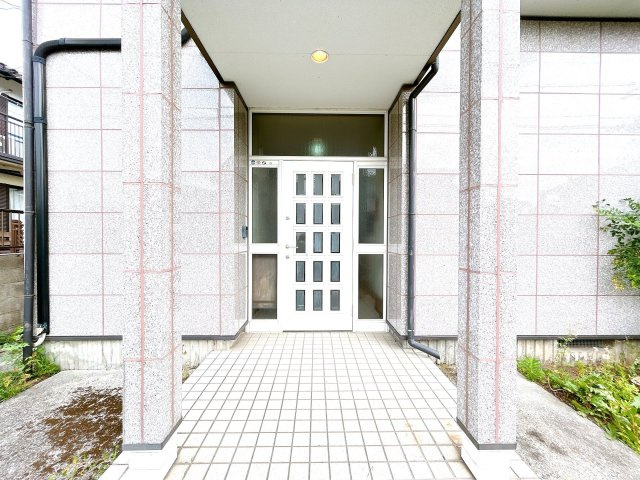 栃木市今泉町1丁目　中古戸建の玄関