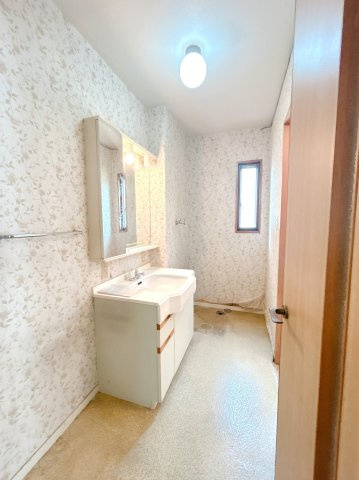 栃木市今泉町1丁目　中古戸建の独立洗面台