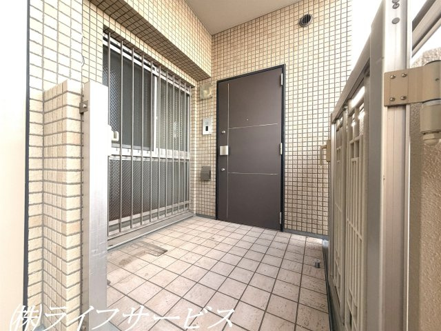 【玄関】 | サンクタス塚本 | 玄関／専用ポーチがある角部屋！