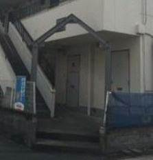パインパレス八幡のエントランス
