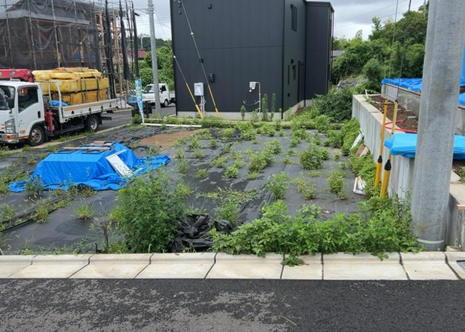 【庭】 | 庭があることでガーデニングや家庭菜園はもちろん、こどもの遊び場やペットを放して遊ぶことができます。また、家の周囲に余裕があるということです。隣地との間があれば、十分な日当たりと、風通しが確保できます。