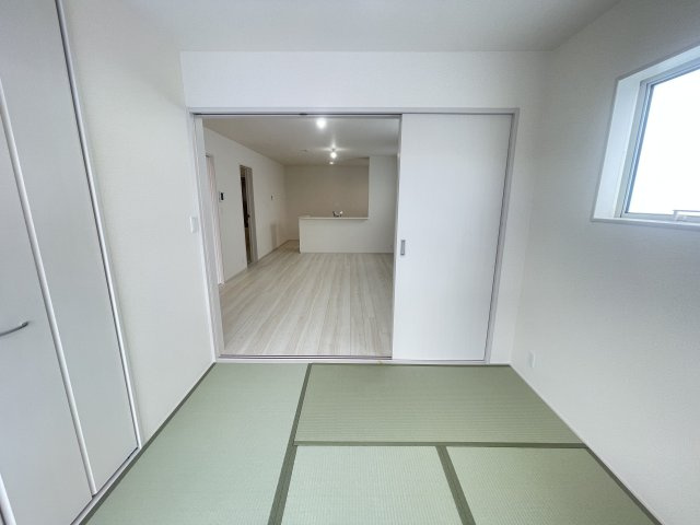 南城市大里稲嶺（全3棟）ラスト3号棟の和室|3号棟　洋風和室4.5帖＋収納付き♪