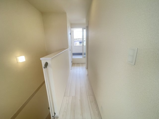 南城市大里稲嶺（全3棟）ラスト3号棟の内装|3号棟　2階ホール♪（2階ホールよりバルコニー出入り可）