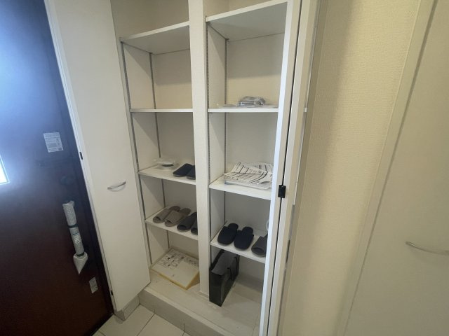 南城市大里稲嶺（全3棟）ラスト3号棟の玄関|3号棟　十分な収納付き玄関♪