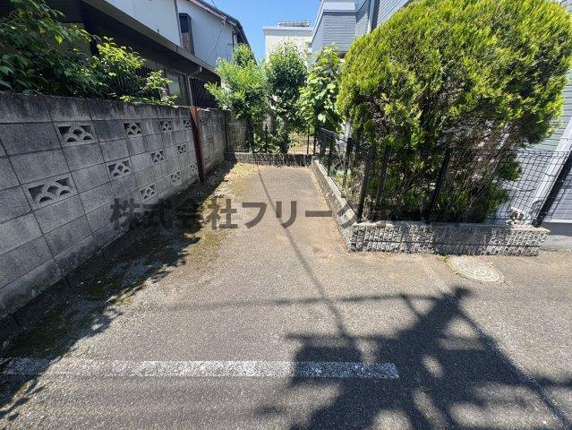 三鷹市下連雀３丁目のタウンの駐車場