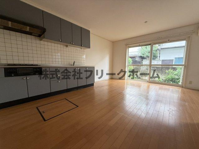 三鷹市下連雀３丁目のタウンの居間・リビング