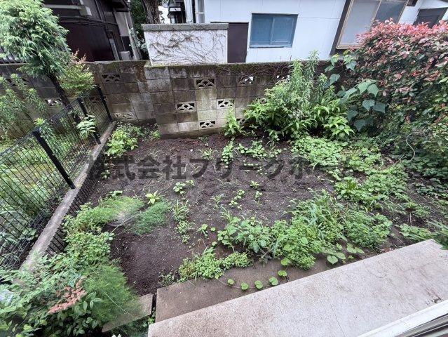 三鷹市下連雀３丁目のタウンの庭