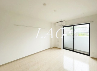 【居間・リビング】 | LOC'S SHINYURIGAOKA | 洋室のお部屋です。