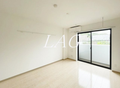 【居間・リビング】 | LOC'S SHINYURIGAOKA | 洋室のお部屋です。
