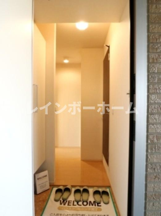 メゾンドシャルマン仲介手数料（賃料の1.10ヵ月）の50％OFF対象物件！の玄関|明るい玄関です