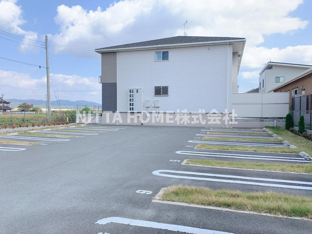 ボヌール・メゾン　篠山の駐車場|敷地内駐車スペースがあり安心ですね♪