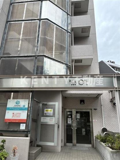 【エントランス】 | ＰＬＵＳ・ＯｎＥ | 建物の内部です