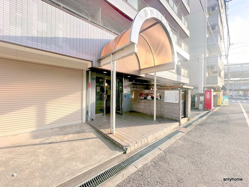 大国町池田マンションのエントランス