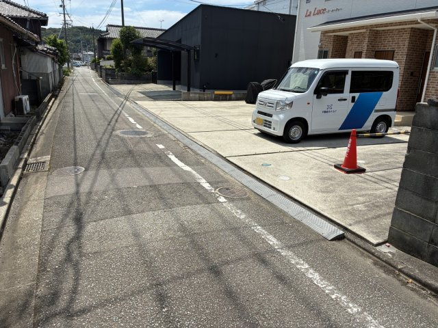 天草市今釜町の一棟アパートの周辺|前面道路