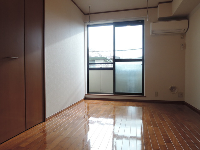メゾンクレインの居間・リビング|★日当り良好の明るいお部屋です★