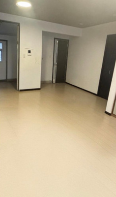 【居間・リビング】 | 吹田市山田西１丁目中古戸建 | サイトに掲載されていない箇所の写真、撮影してお届けさせて頂きます！気になる物件で、見たい部分の画像が無い場合は、弊社スタッフまでご連絡下さいませ。お客様の気になる箇所を、カメラにて撮影して参ります！