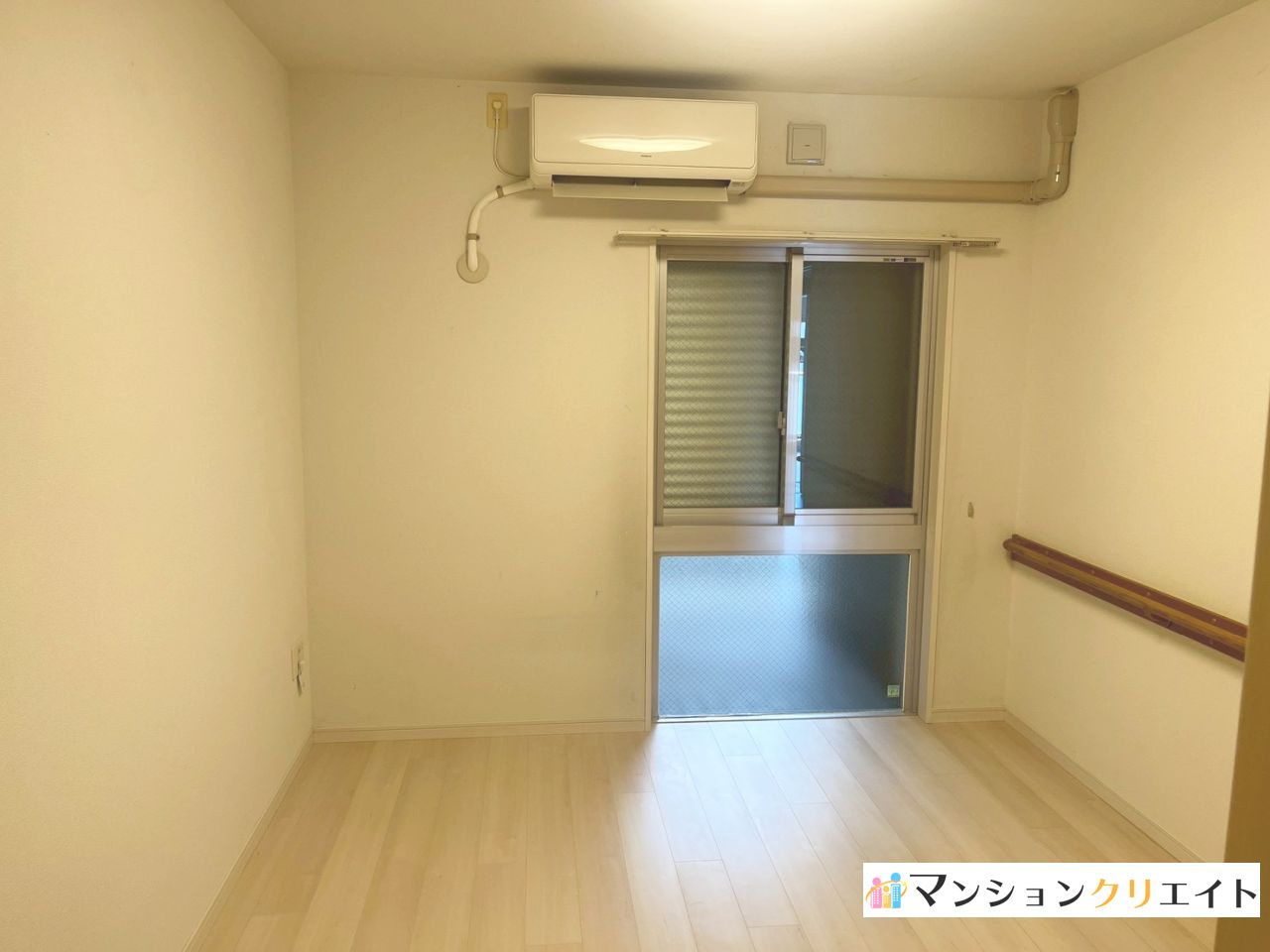 プレミスト大手さくら通りの洋室|洋室7.0帖。エアコンと手すり付き