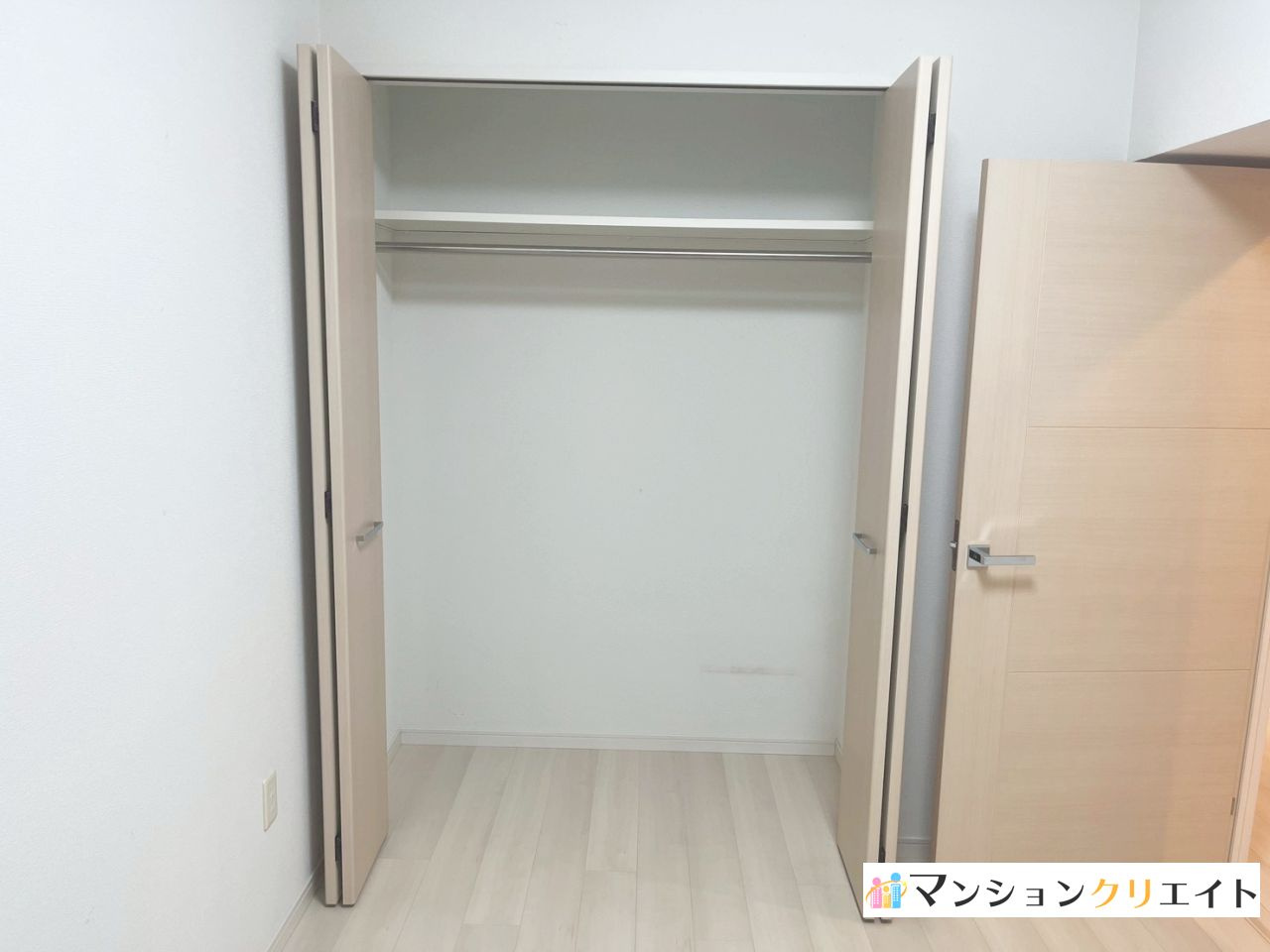 プレミスト大手さくら通りの収納|洋室5.3帖のクローゼット