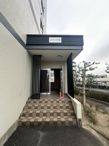 ステップVIIIのエントランス
