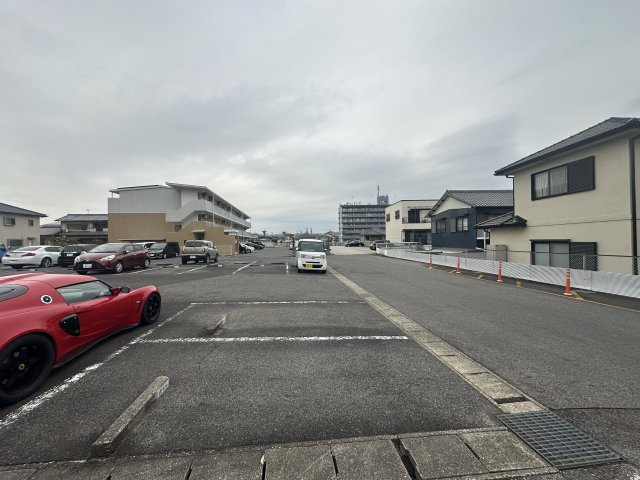 ステップVIIIの駐車場