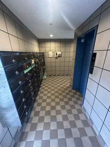 ステップVIIIのロビー