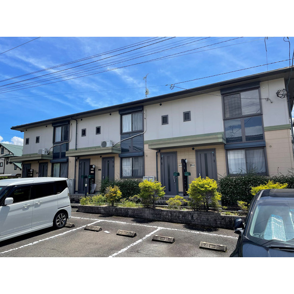 ドルフ弐番館の駐車場
