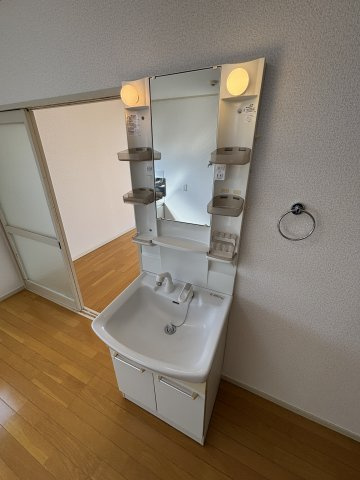 ダイワティアラ津田沼Ⅳの独立洗面台