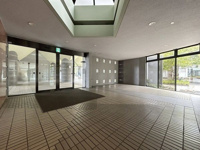【その他】 | クリスタージュ壱番館☆仲介手数料無料☆ | 管理体制が良好で、エントランスや廊下などの共用部分は常にきれいに保たれています。住まう方の満足度を高める、落ち着きと気品に満ちた住環境です。