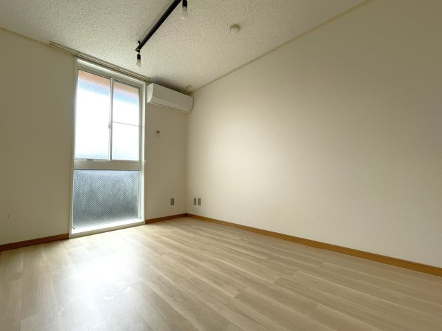 Lily Gardens 東部台の洋室