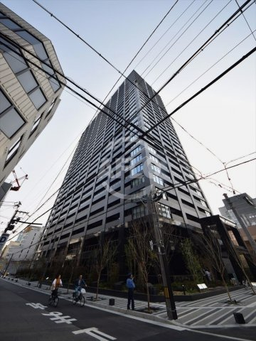 プレサンスレジェンド堺筋本町タワーの外観